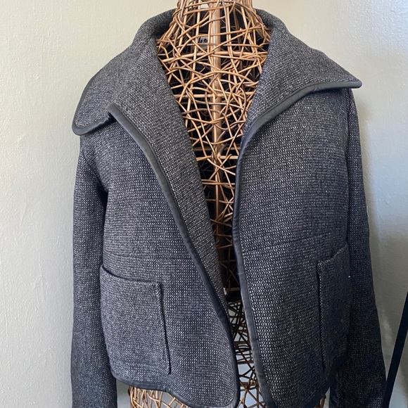 Size Medium Jacket - Picture 3 of 3